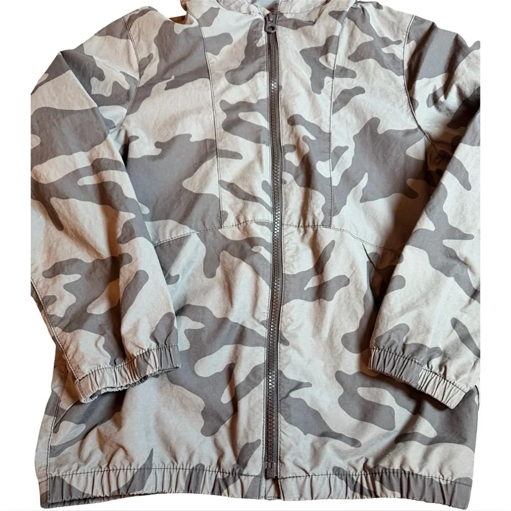GAP Boys Camo Full-Zip Jacket – Size M (8R)